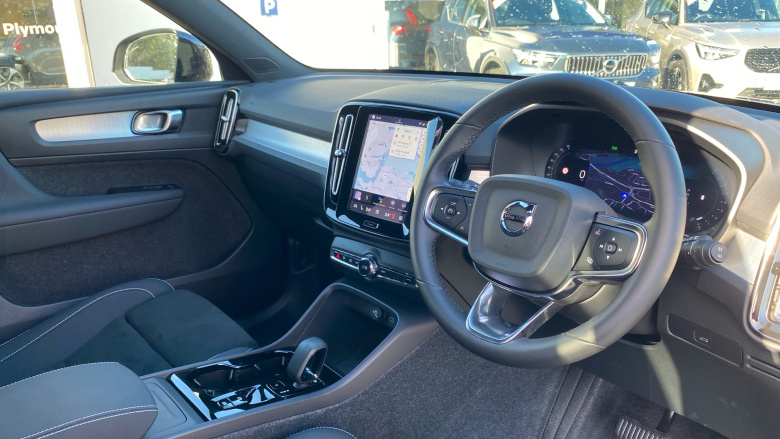 Volvo XC40 2.0 B3P Plus Black Edition 5dr Auto Petrol Estate